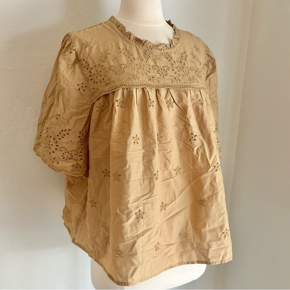 GAP Relaxed Puff Sleeve Eyelet Ruffle Elbow Sleeve Cotton Top in Tan, XL NWT - Picture 3 of 8